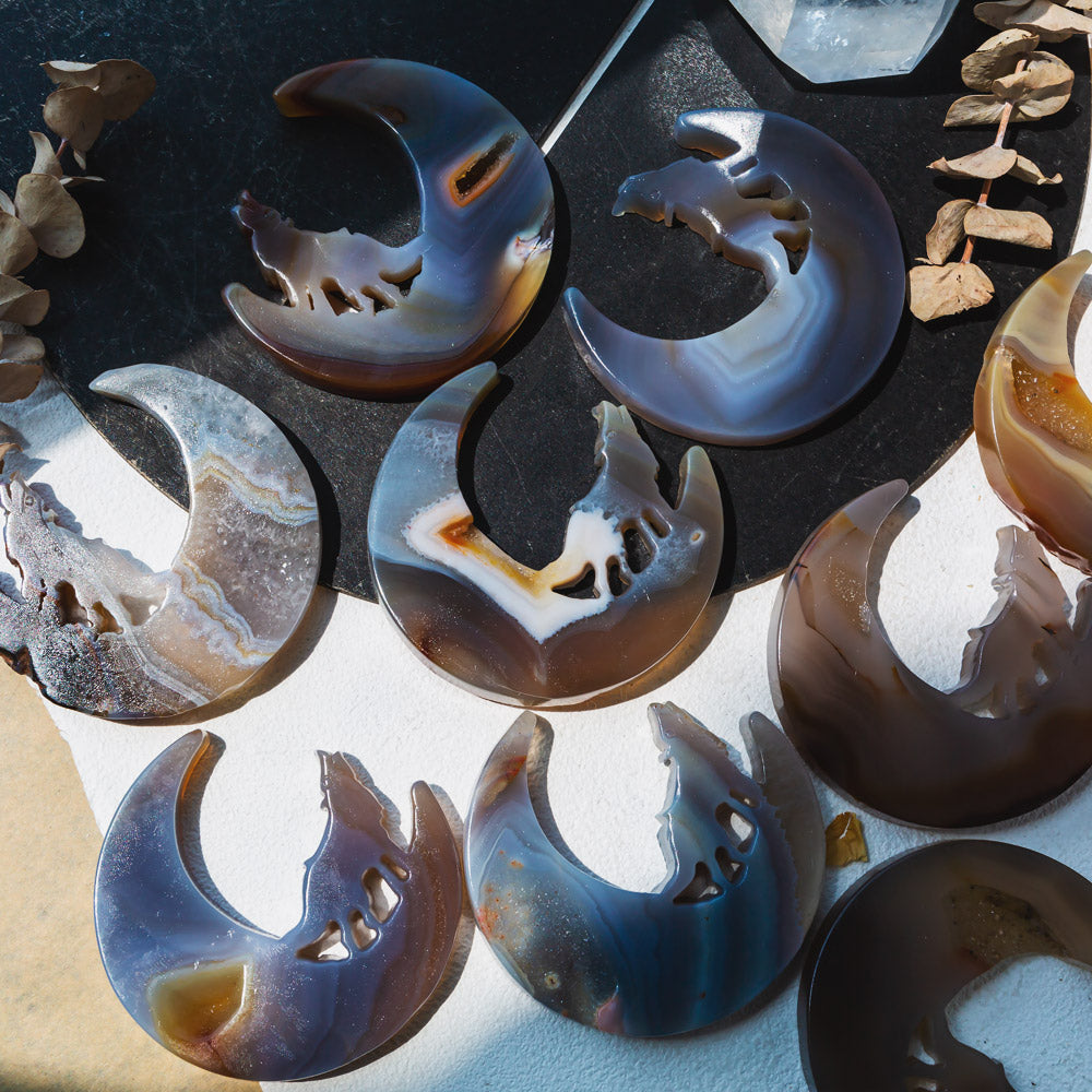 Reikicrystal Moon And Wolf Agate Carving
