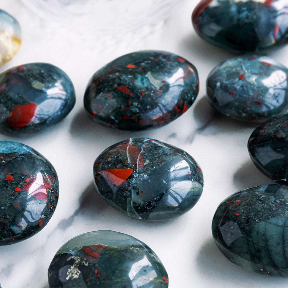 Reikistal Africa Blood Stone Palm Stone