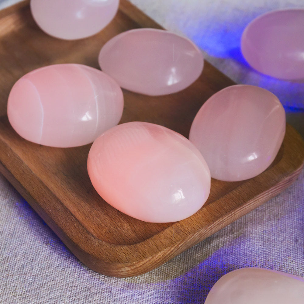 Reikistal Pink Calcite Palm Stone