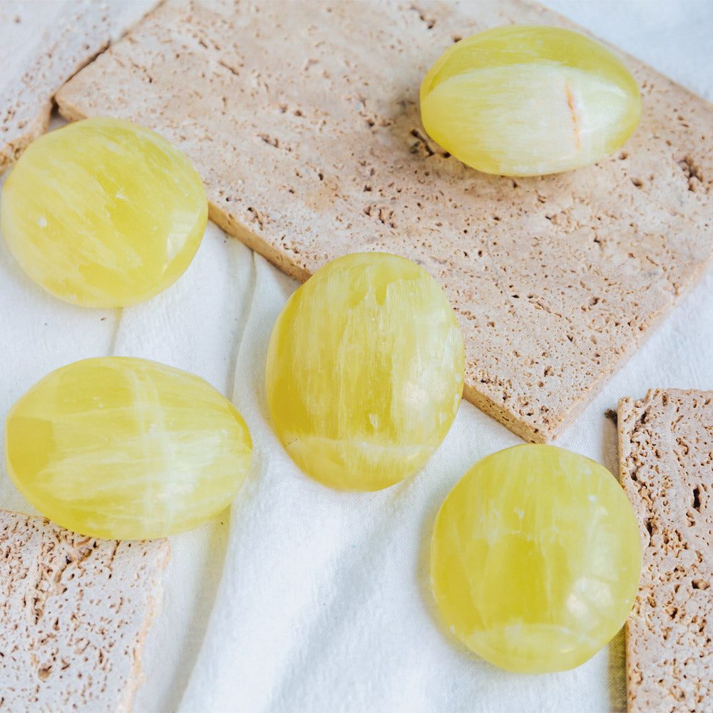 Reikistal Lemon Calcite Palm Stone
