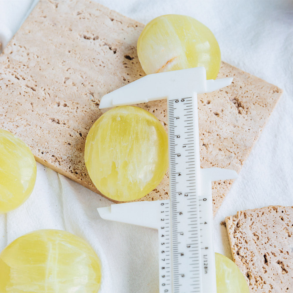 Reikistal Lemon Calcite Palm Stone