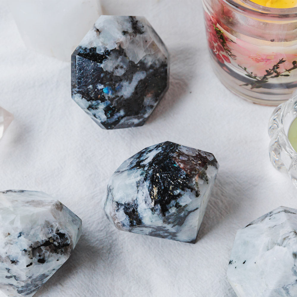 Reikistal Rainbow Moonstone Diamond Point