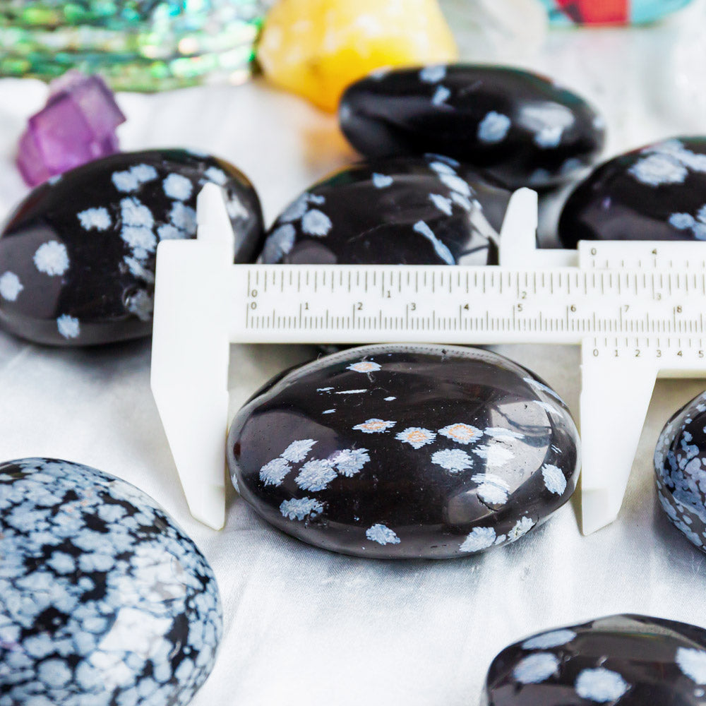 Reikistal Snowflake Obsidian Palm Stone