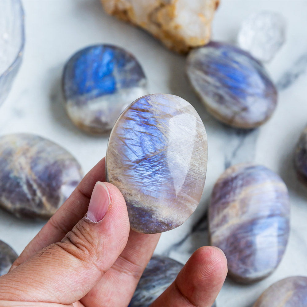 Reikistal Rainbow Moonstone Palm Stone