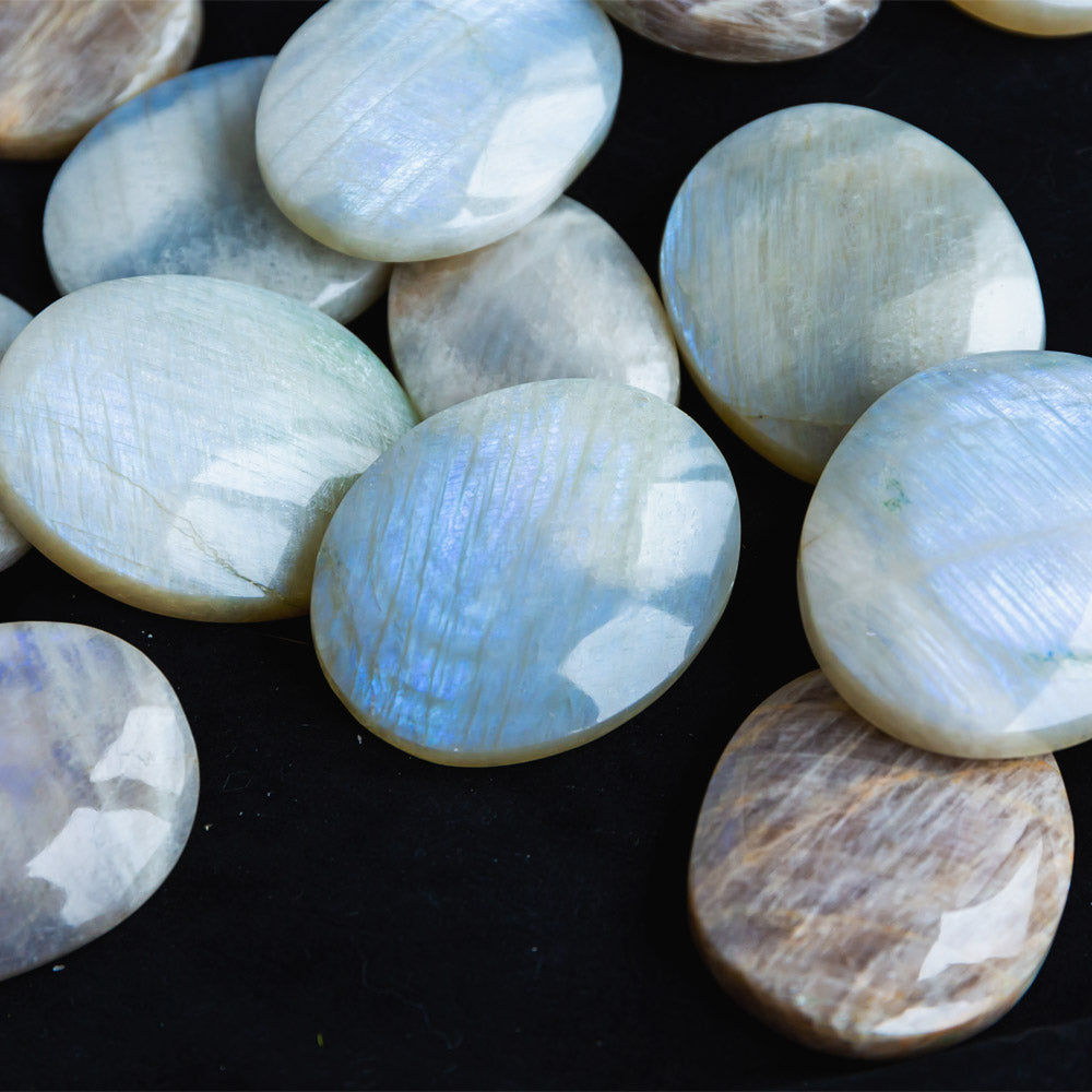 Reikistal White Moonstone Palm Stone