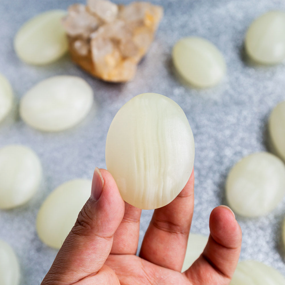 Reikistal Pistachio Calcite Palm Stone