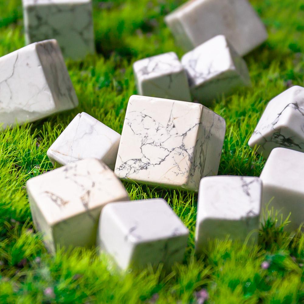 Reikistal Howlite cube