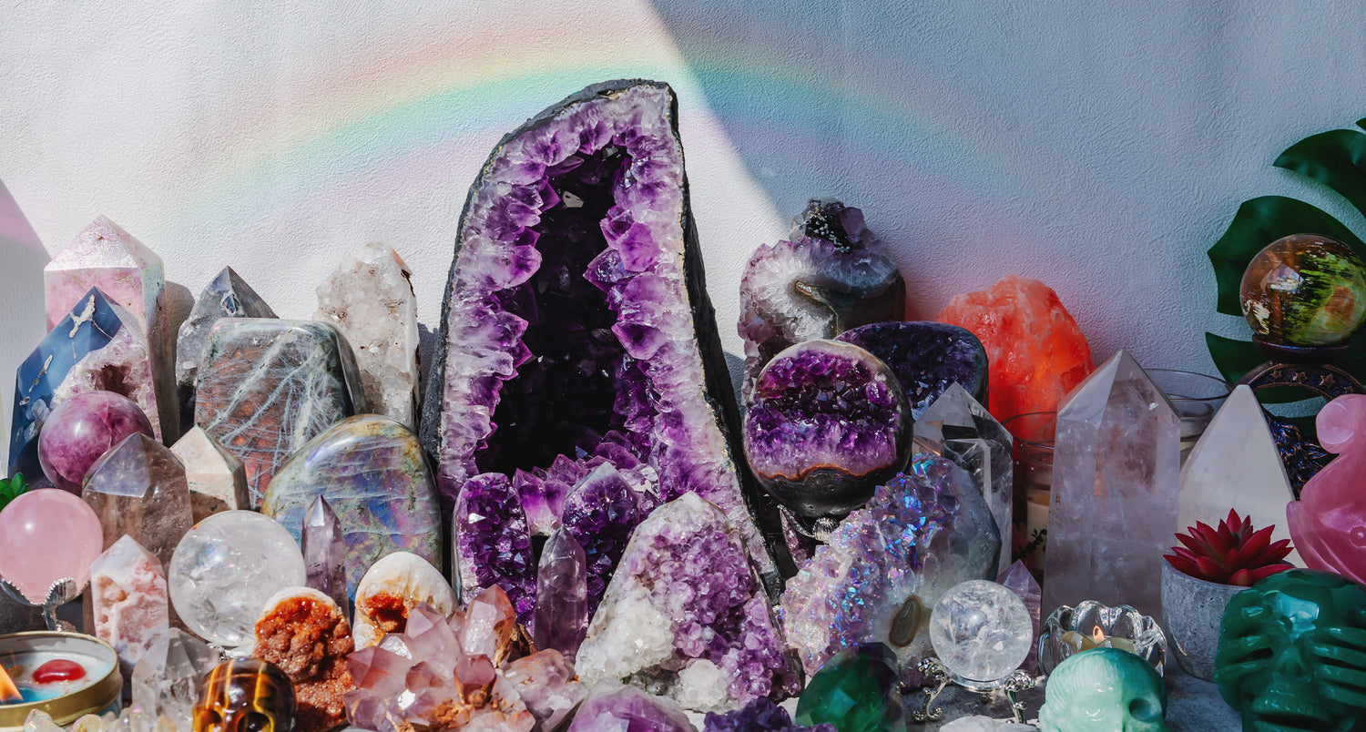 Rich in variety of crystals, let us walk into the dreamlike crystal world together