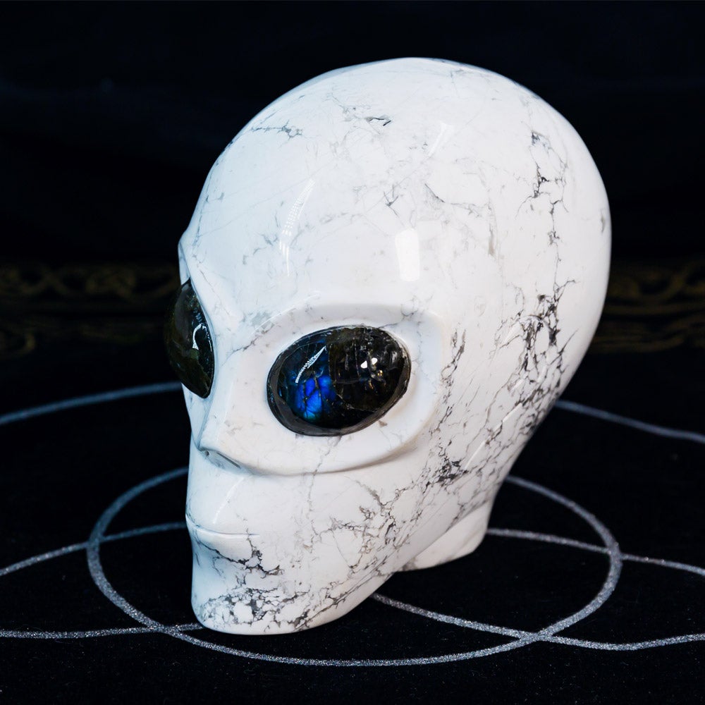 Crâne extraterrestre Reikistal avec des yeux de labradorite